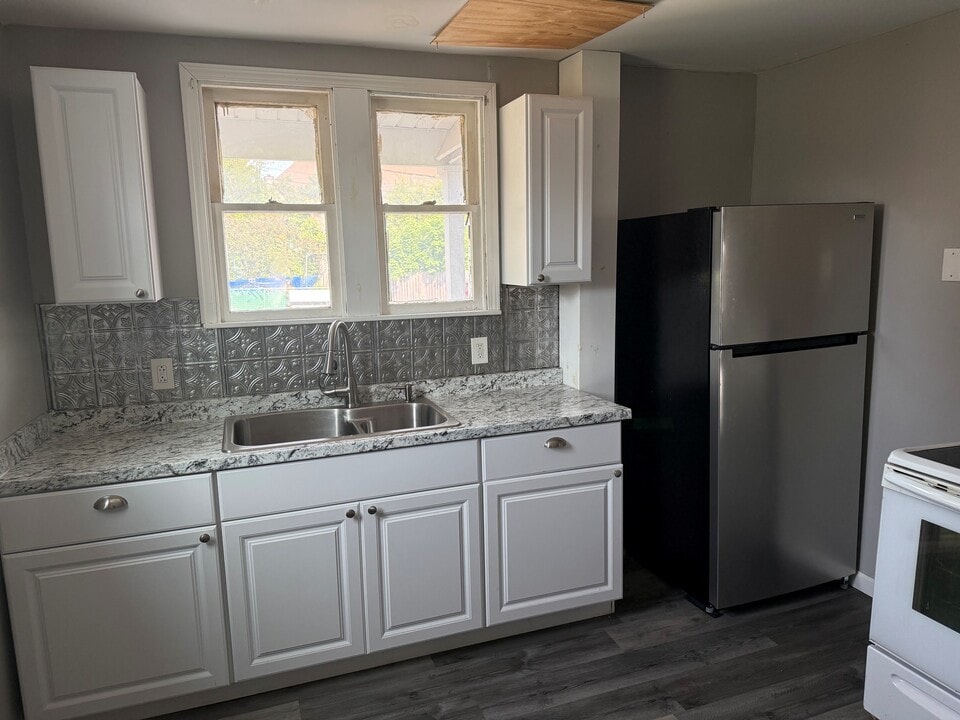 4 Swan St, Unit 1 in Batavia, NY - Building Photo