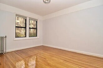 504 Grand St in New York, NY - Foto de edificio - Building Photo