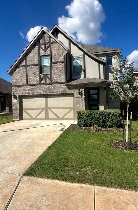 2050 Egret Ave in Canyon Lake, TX - Building Photo