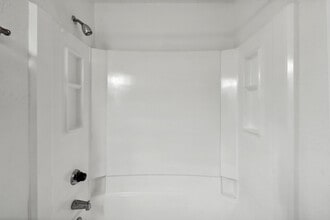 2001 Northcliffe Dr in Winston-Salem, NC - Building Photo - Building Photo