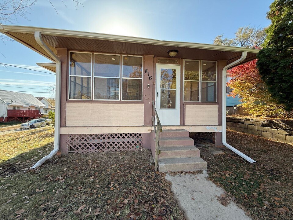 816 16th St in Sioux City, IA - Building Photo