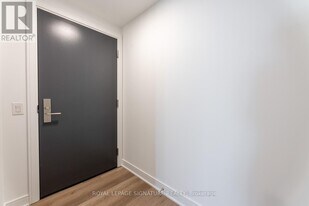 86 Dundas St E in Mississauga, ON - Building Photo