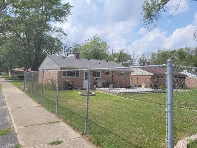 17957 Oakwood Ave in Lansing, IL - Building Photo - Building Photo