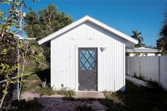 6671 Fiesta Way in Ft. Myers, FL - Building Photo - Building Photo
