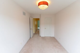 2151 Forest Gate Park in Oakville, ON - Building Photo - Building Photo