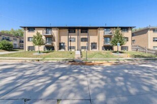1650 W 42nd St, Unit 11 in Davenport, IA - Building Photo