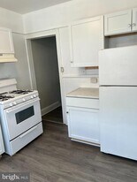 1531 W Wynnewood Rd in Ardmore, PA - Building Photo