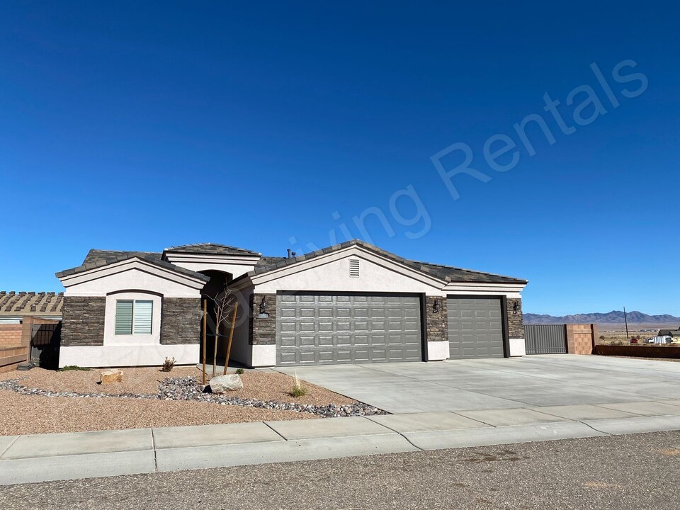 5362 N Prairie Heights Dr in Kingman, AZ - Building Photo