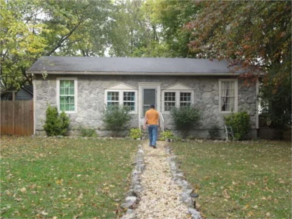 1009 Nutwood St in Bowling Green, KY - Building Photo