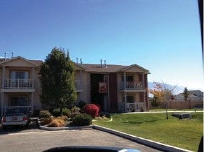 Jordan River Apartments in West Jordan, UT - Foto de edificio - Building Photo