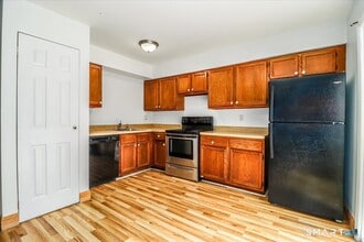 171 Aspetuck Vlg in New Milford, CT - Building Photo - Building Photo