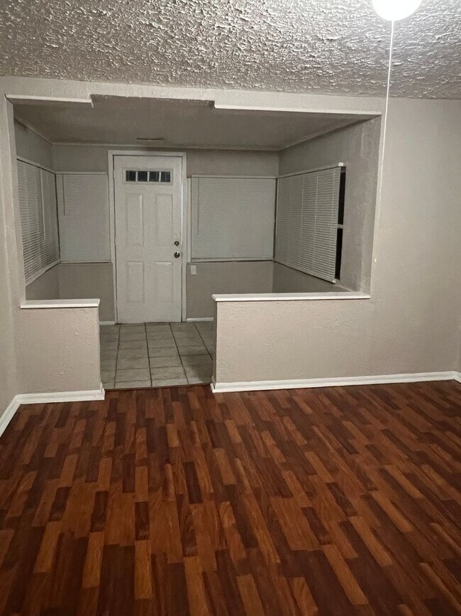 6128 E 11th St in Indianapolis, IN - Building Photo - Building Photo