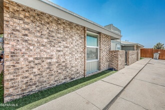 630 White Cliffs Dr in El Paso, TX - Building Photo - Building Photo