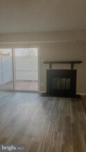 153 Edinburgh Square in Sterling, VA - Building Photo - Building Photo