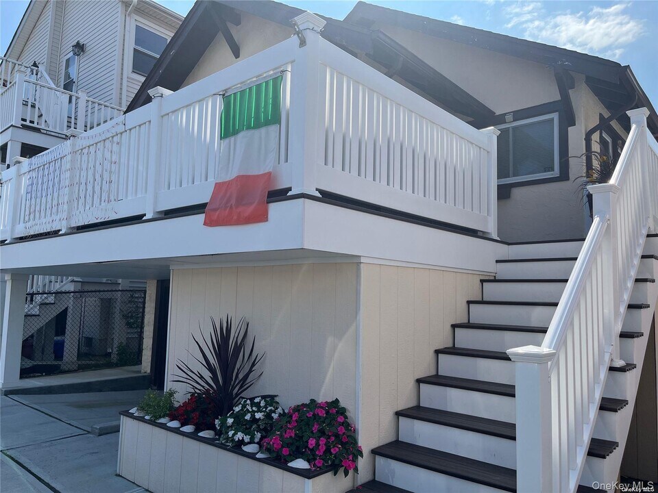 71 Connecticut Ave in Long Beach, NY - Building Photo