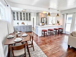 1230 N Hollywood Way in Burbank, CA - Building Photo - Building Photo