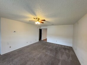 312 S 11th Pl in Rogers, AR - Foto de edificio - Building Photo