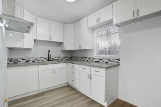 4710 St Elmo Dr in Los Angeles, CA - Foto de edificio - Building Photo