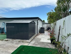 11351 SW 40th Terrace in Miami, FL - Building Photo - Building Photo
