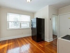 45 Slater St, Unit 2S in Fall River, MA - Foto de edificio - Building Photo