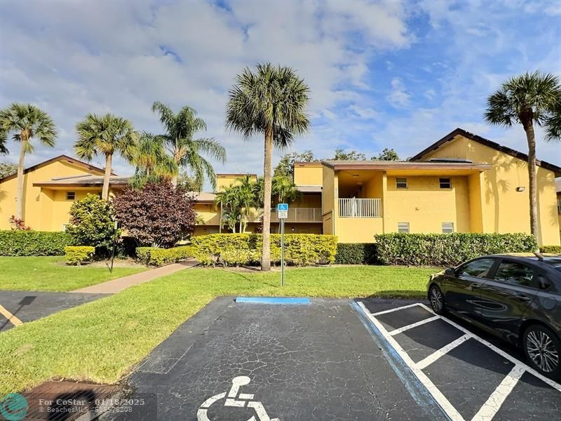 8720 Azalea Ct in Tamarac, FL - Foto de edificio