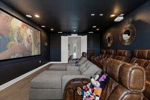 310 Falls Dr in Kissimmee, FL - Building Photo