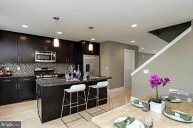 317 Dupont St in Philadelphia, PA - Building Photo - Building Photo