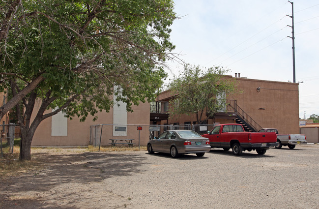 142 Rhode Island St SE in Albuquerque, NM - Building Photo - Building Photo