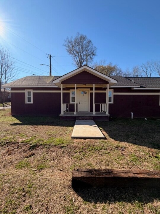 621 Milligan St in Newberry, SC - Building Photo