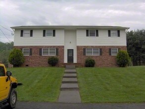 210-214 Price Rd in Elizabethton, TN - Building Photo - Building Photo