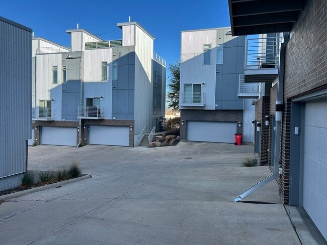 property at 212 E 14th St