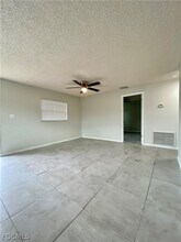 1534 Oak Dr in Ft. Myers, FL - Building Photo - Building Photo