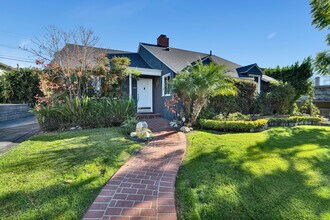 900 Bethany Rd in Burbank, CA - Building Photo - Building Photo