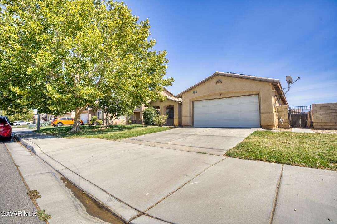 45444 Spahn Ln in Lancaster, CA - Building Photo