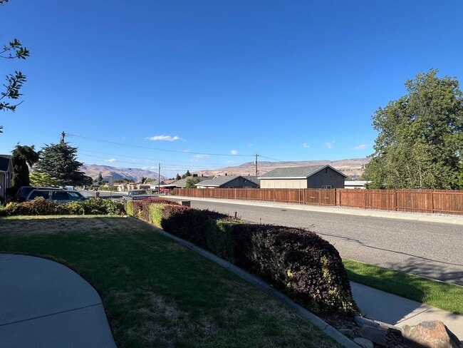 410 S Elliott Ave in Wenatchee, WA - Building Photo - Building Photo