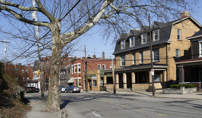 613 Greenfield Ave in Pittsburgh, PA - Building Photo - Building Photo