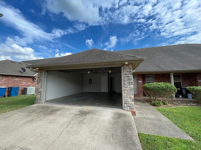 3201 SW Amberwood Ave in Bentonville, AR - Building Photo - Building Photo