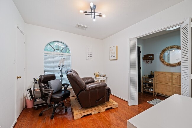 property at 3326 Lakeland Gardens Dr