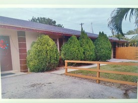 529 Tallwood St in Marco Island, FL - Building Photo - Building Photo