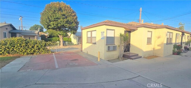 6702 Flora Ave, Unit A in Bell, CA - Foto de edificio - Building Photo