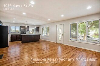1052 Hovey St SW in Grand Rapids, MI - Building Photo - Building Photo