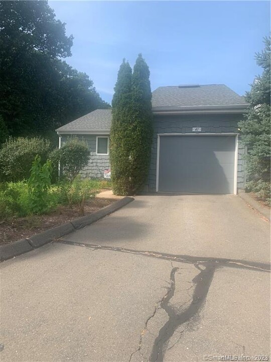 41 Ivy Ln in South Windsor, CT - Building Photo