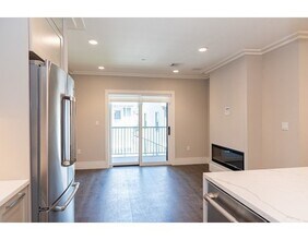 218 Market St, Unit 202 in Boston, MA - Building Photo - Building Photo