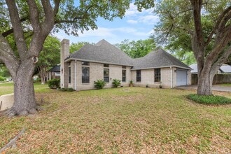 1001 Timber Bend Dr in Pflugerville, TX - Building Photo - Building Photo