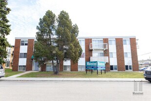 Capital Manor in Edmonton, AB - Building Photo