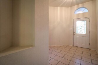 2004 Lennox Ln in Arlington, TX - Building Photo - Building Photo