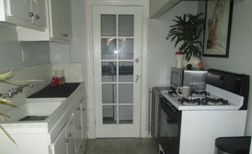 1243 N Formosa Ave in West Hollywood, CA - Foto de edificio - Building Photo
