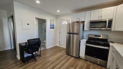 6241 Bellaire Ave, Unit 6241 Bellaire ave. in North Hollywood, CA - Building Photo - Building Photo