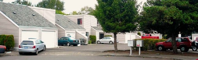 Sunrise Apartments in Milwaukie, OR - Building Photo - Building Photo