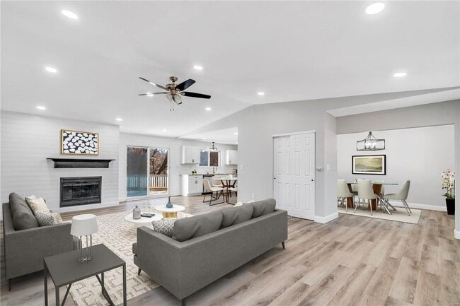 11203 Sherwood Oak Ct in St. Louis, MO - Building Photo - Building Photo